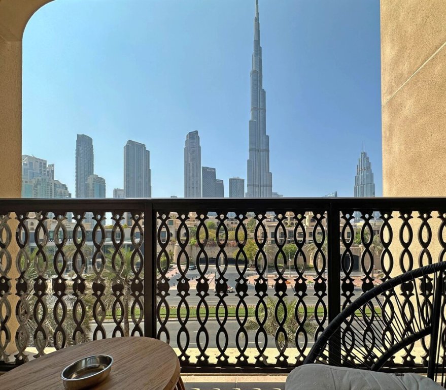 Дубай: Luxurious Apartment With Iconic Burj View