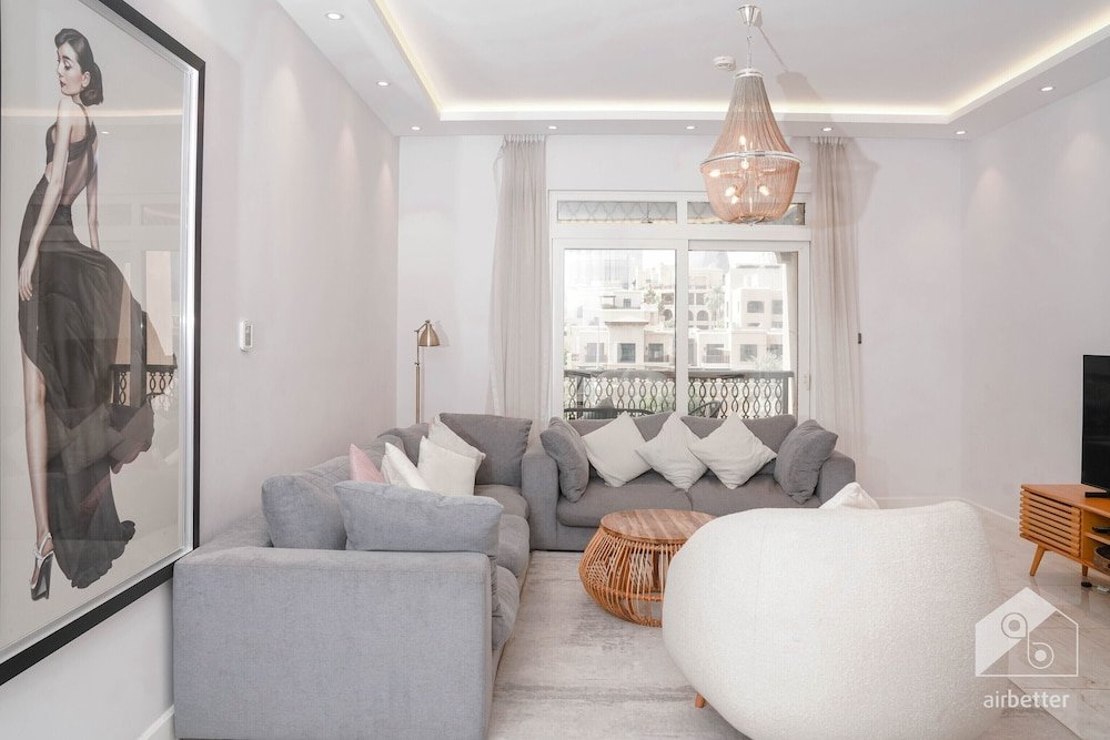 Дубай: Luxurious Apartment With Iconic Burj View