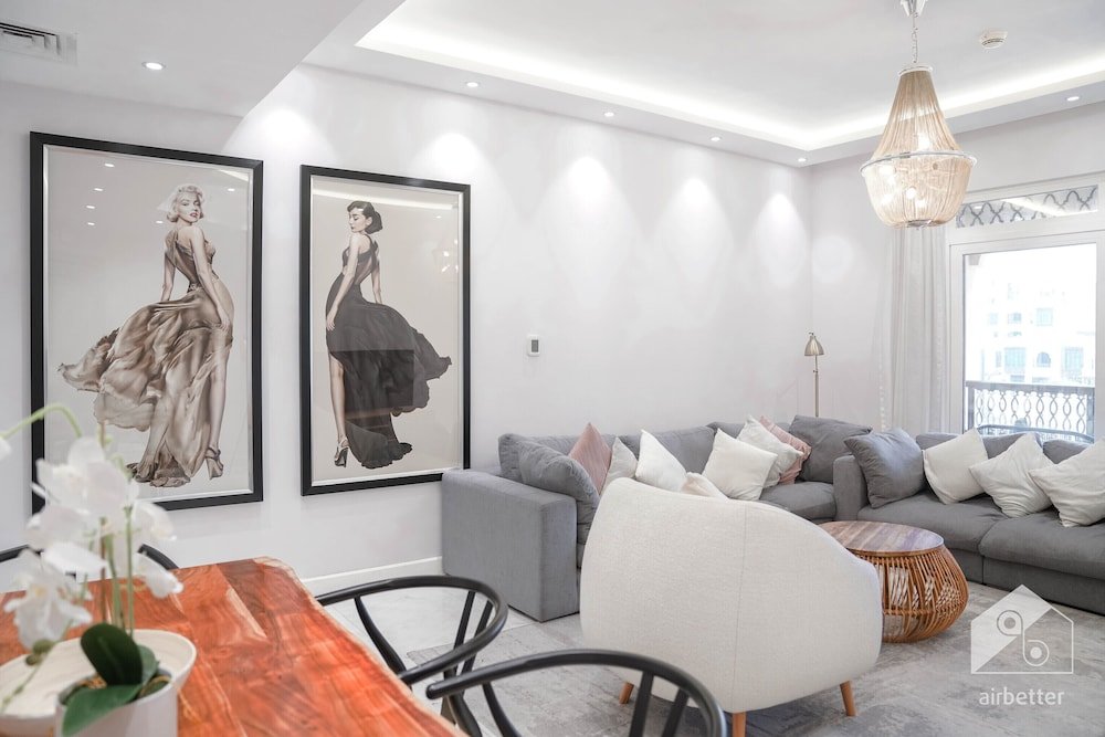 Дубай: Luxurious Apartment With Iconic Burj View