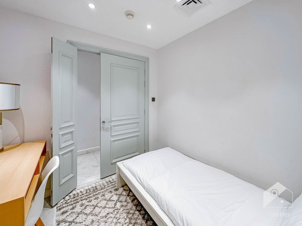 Дубай: Luxurious Apartment With Iconic Burj View