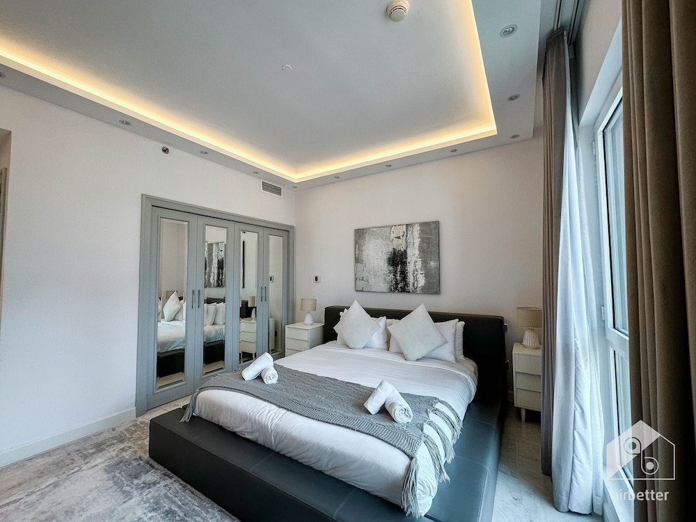 Дубай: Luxurious Apartment With Iconic Burj View
