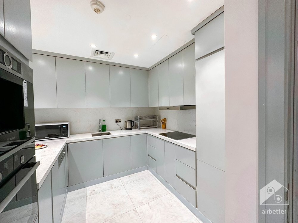 Дубай: Luxurious Apartment With Iconic Burj View