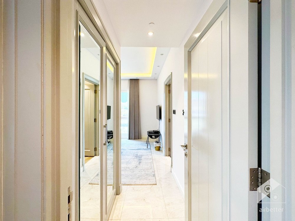 Дубай: Luxurious Apartment With Iconic Burj View