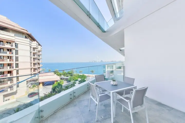 Дубай: Ultra Luxury Palm - Mina Azizi Beachfront - Private Beach and Pool