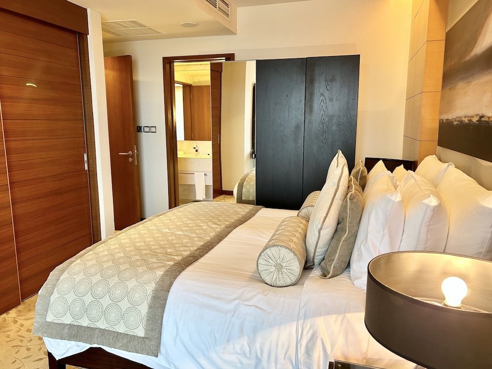 Дубай: Luxury at Former Address Dubai Mall With Balcony