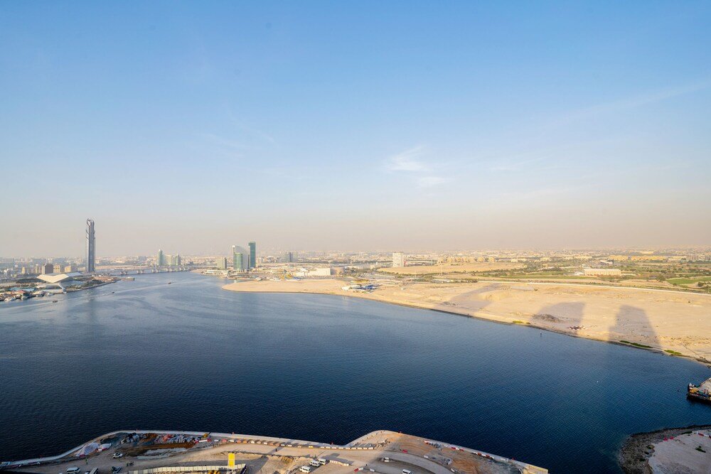 Дубай: Tanin - Breathtaking Panoramic Canal Views From Balcony