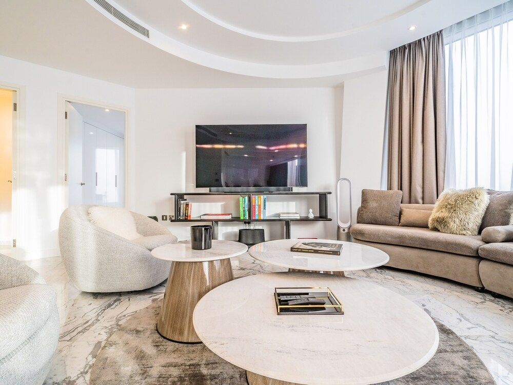 Дубай: Guests and Cohost - Unique Luxe Apartment With Incredible Canal View