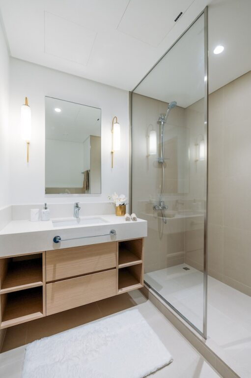 Дубай: Elegant Stay: Balcony & Stunning Dubai Creek Views