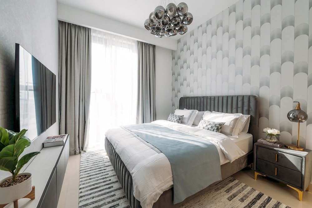 Дубай: Elegant Stay: Balcony & Stunning Dubai Creek Views