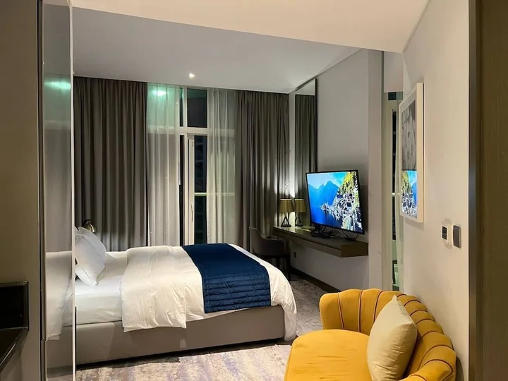 Дубай: Burj Khalifa Canal View Fully Furnished Studio At Damac Prive