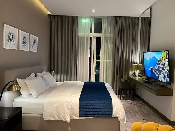 Дубай: Burj Khalifa Canal View Fully Furnished Studio At Damac Prive