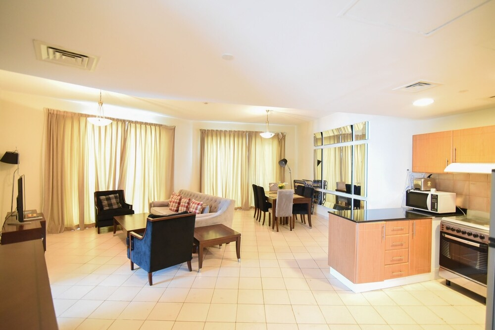 Дубай: GreenFuture - Spacious Apartment Close to Dubai Sports City