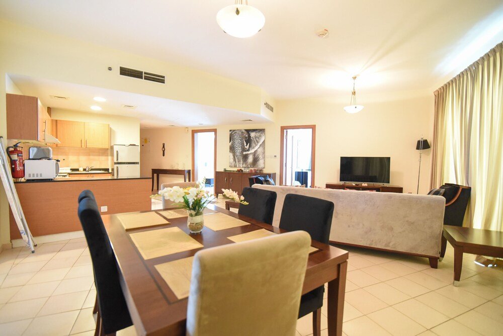 Дубай: GreenFuture - Spacious Apartment Close to Dubai Sports City
