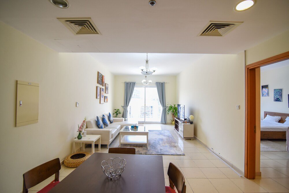 Дубай: GreenFuture - Spacious Apartment In Serene Area With Pool