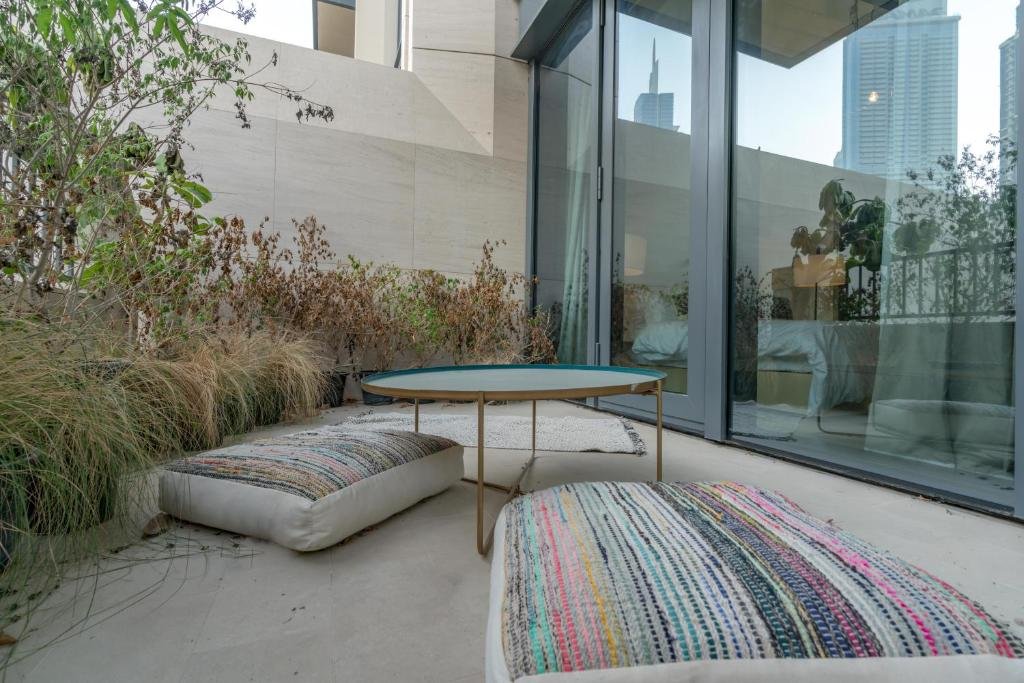 Guests and Cohost - Luxe Apt With Huge Terrace Facing Swimming Pool — фото 2