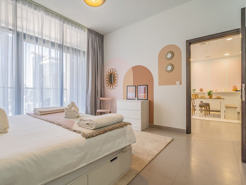 Дубай: Charming Tropical Apartment Minutes To Dubai Mall