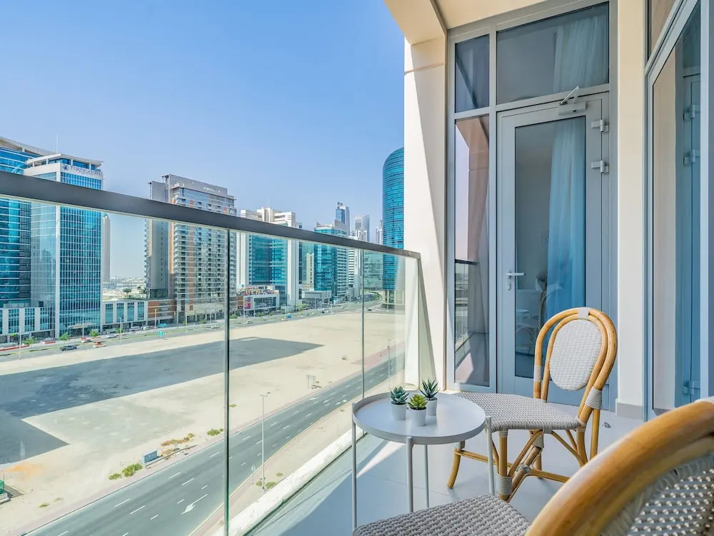 Дубай: Charming Tropical Apartment Minutes To Dubai Mall