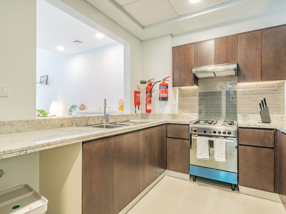 Дубай: Charming Tropical Apartment Minutes To Dubai Mall