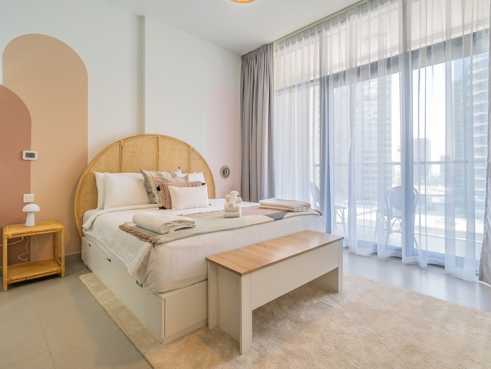 Дубай: Charming Tropical Apartment Minutes To Dubai Mall