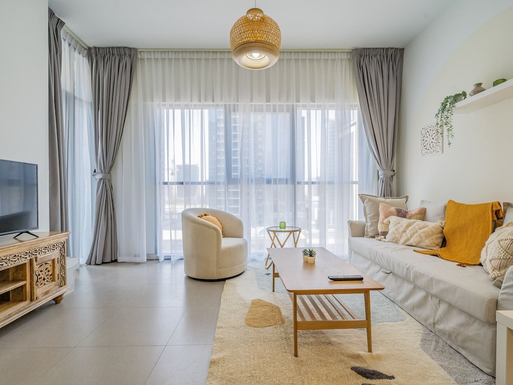 Дубай: Charming Tropical Apartment Minutes To Dubai Mall