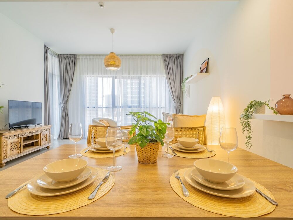 Дубай: Charming Tropical Apartment Minutes To Dubai Mall