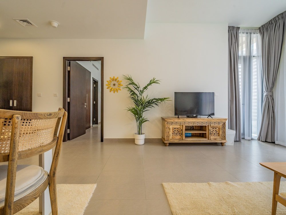 Дубай: Charming Tropical Apartment Minutes To Dubai Mall