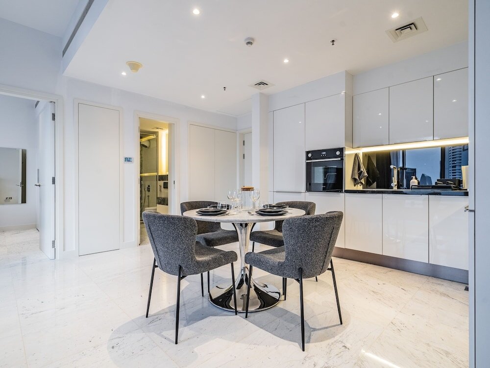 Дубай: Guests and Cohost - Sophisticated Apartment With Burj Khalifa Views