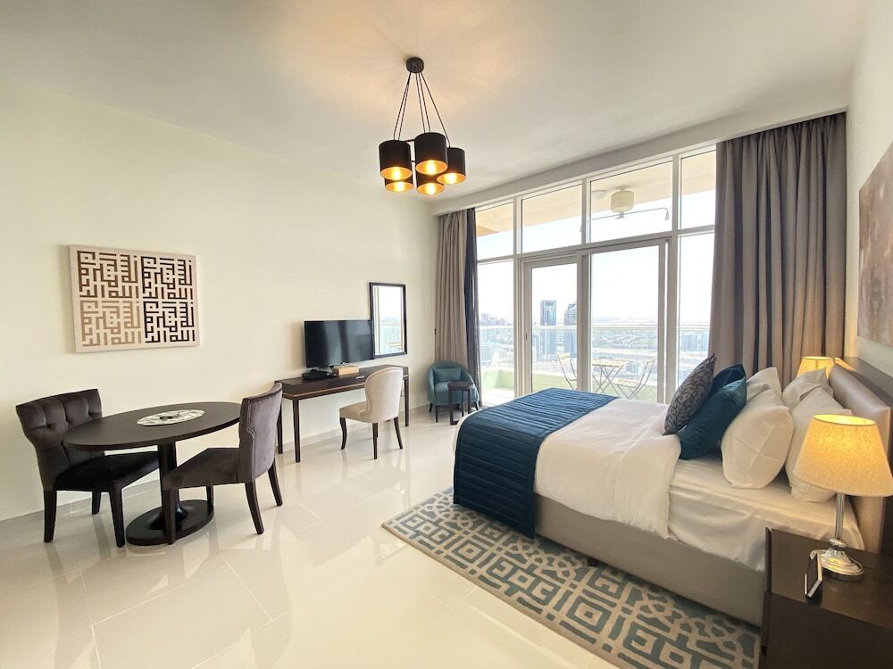 Дубай: LuxBnB Ghalia Jumeirah Village Circle