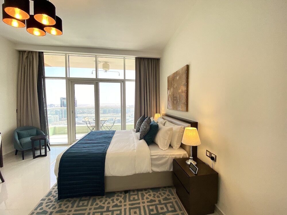 Дубай: LuxBnB Ghalia Jumeirah Village Circle