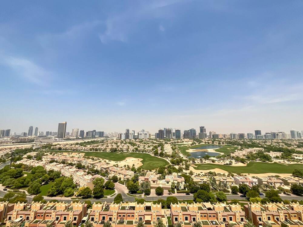 Дубай: WelHome - Apt amidst golf courses, perfect for sports lovers