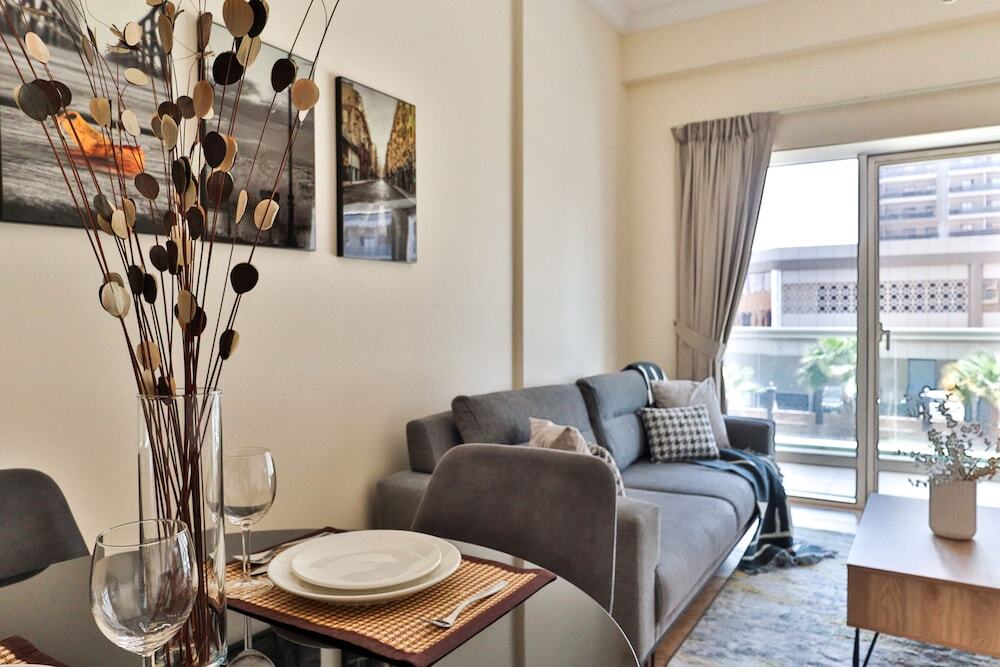 Дубай: WelHome - Apt amidst golf courses, perfect for sports lovers