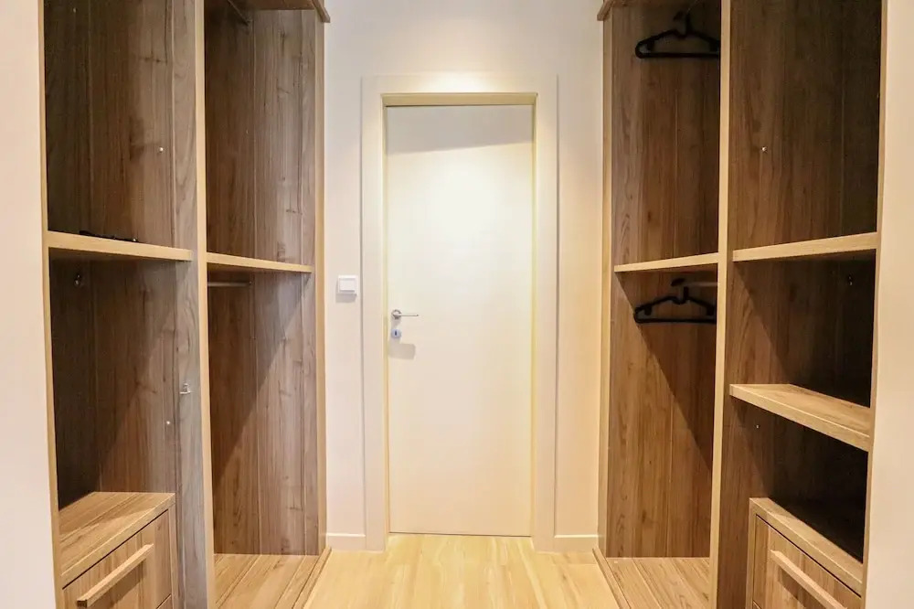 Дубай: WelHome - Evergreen Apartment Amidst Vibrant JVC With Pool