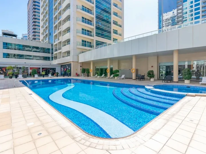 Дубай: Sweeping Marina View Studio Near the Metro Station