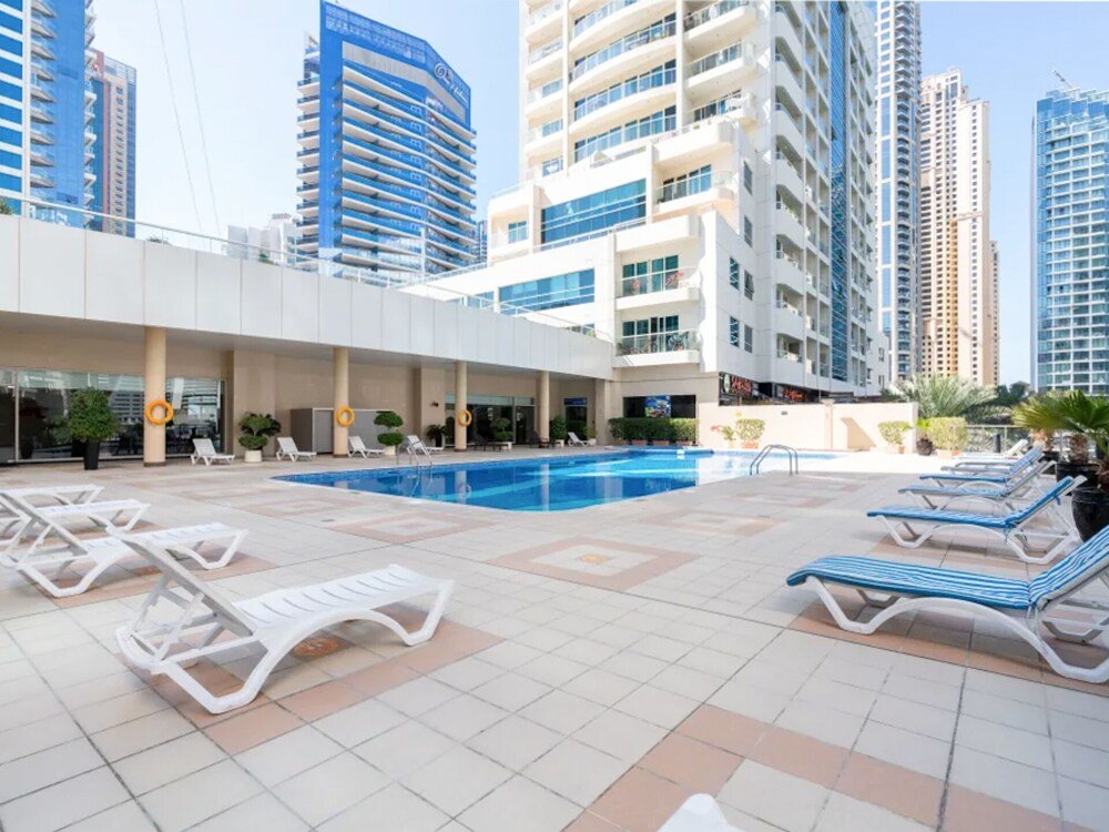 Дубай: Sweeping Marina View Studio Near the Metro Station