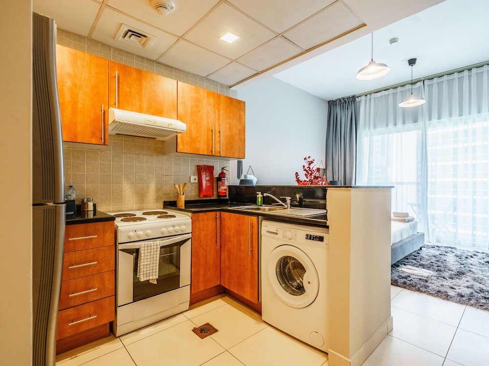 Дубай: Sweeping Marina View Studio Near the Metro Station