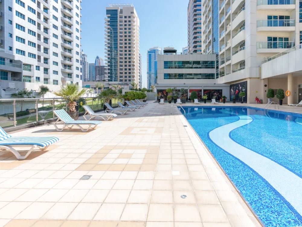 Дубай: Sweeping Marina View Studio Near the Metro Station