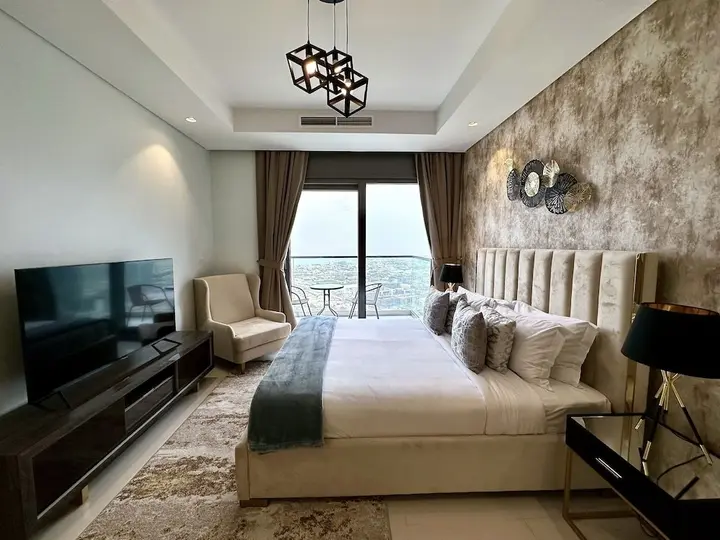 Дубай: LuxBnB Paramount Midtown SeaView