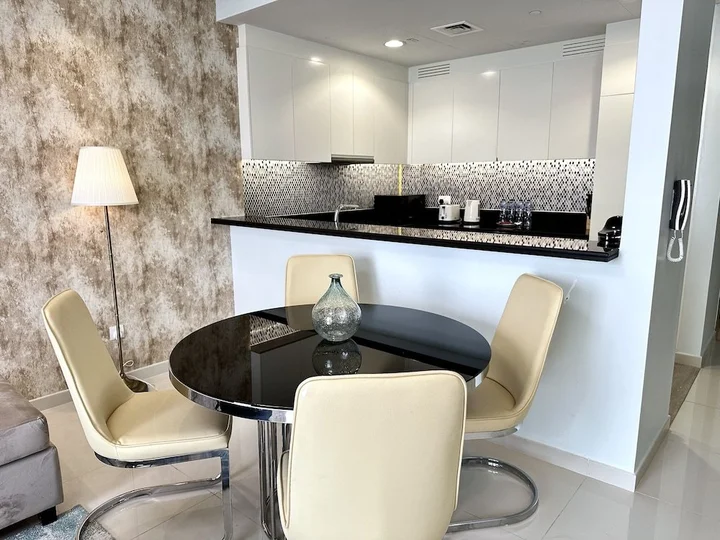 Дубай: LuxBnB Paramount Midtown SeaView