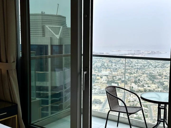 Дубай: LuxBnB Paramount Midtown SeaView