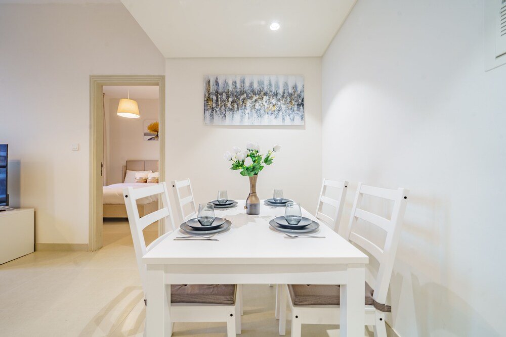 Дубай: Guests and Cohost - Contemporary Apartment With Wide City Views