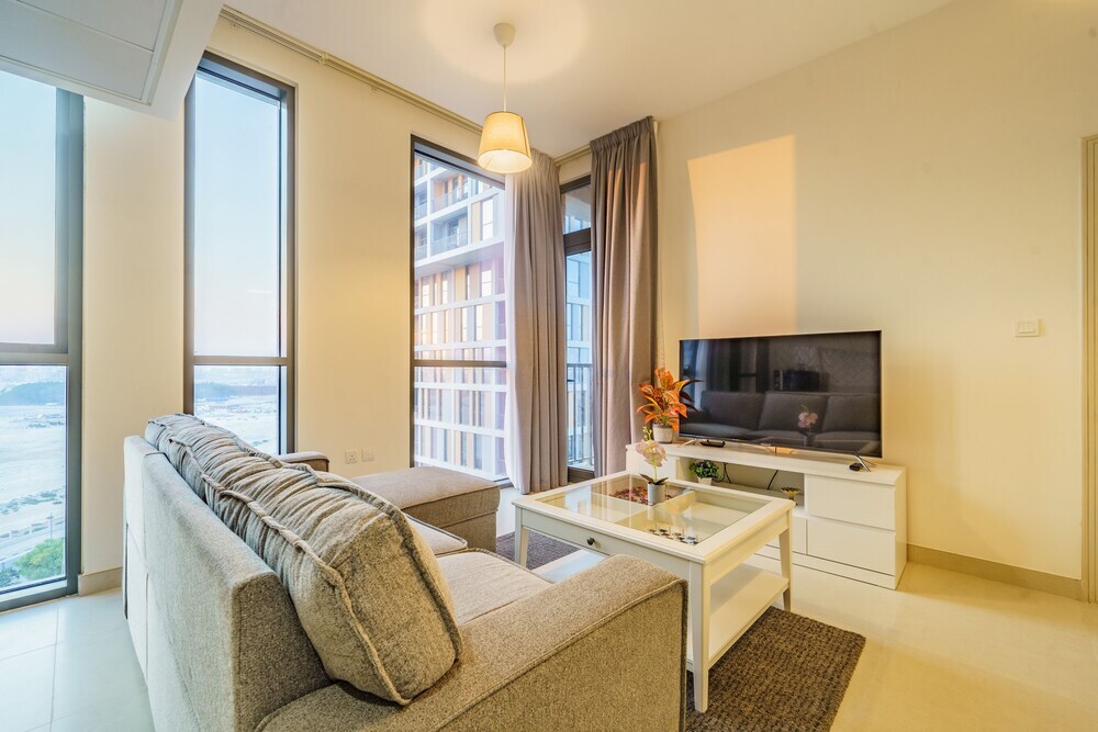 Дубай: Guests and Cohost - Contemporary Apartment With Wide City Views
