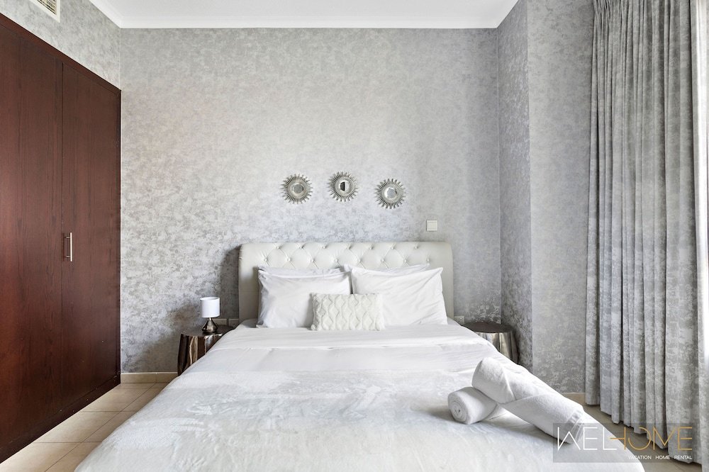 Дубай: WelHome - Luxurious apartment with Burj Khalifa views