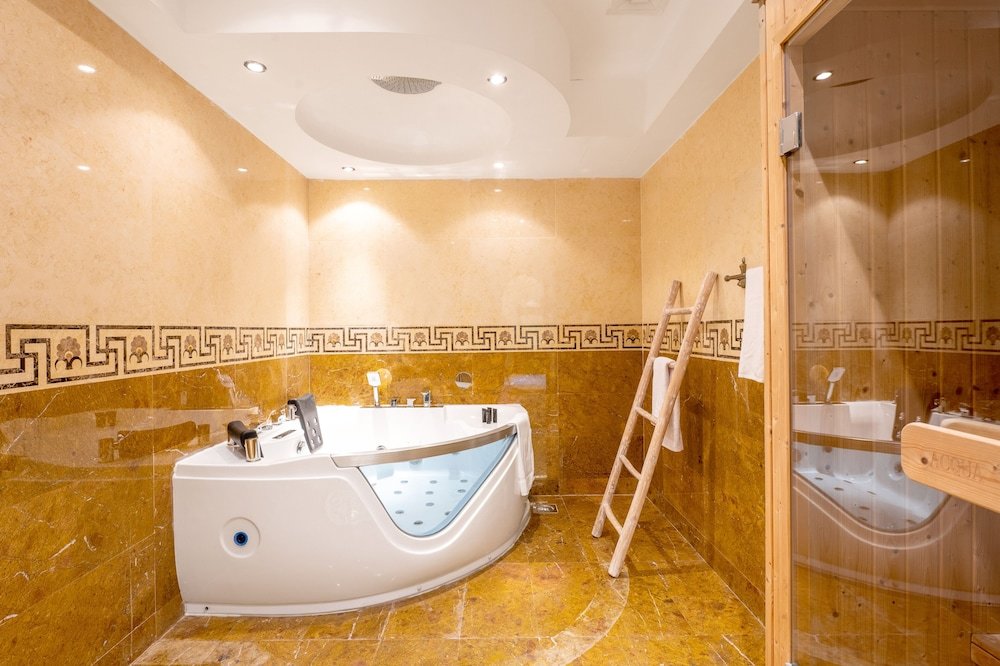 Дубай: Luxury JBR Palace! - Sea View - Free Beach Resorts Access!