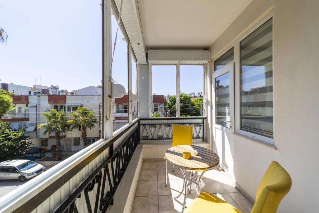 Анталья: Central Flat Near Shore in Muratpasa With Terrace