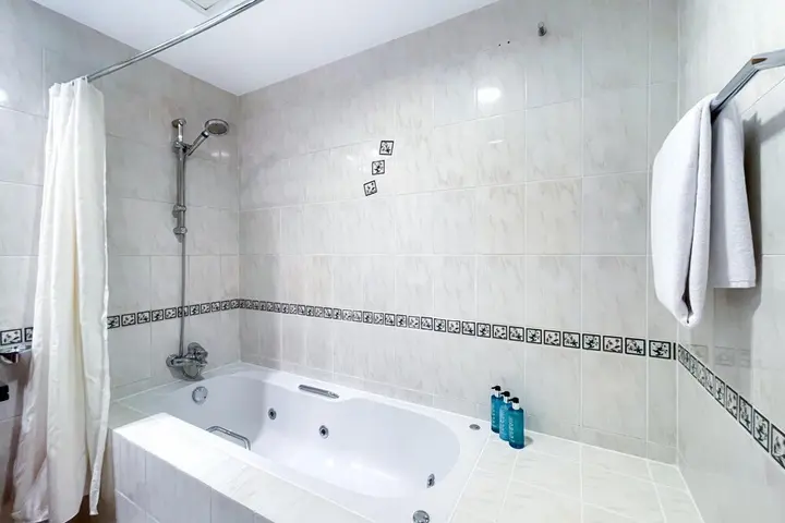 Дубай: The Waves Exude Luxury 1 BR Waterfront
