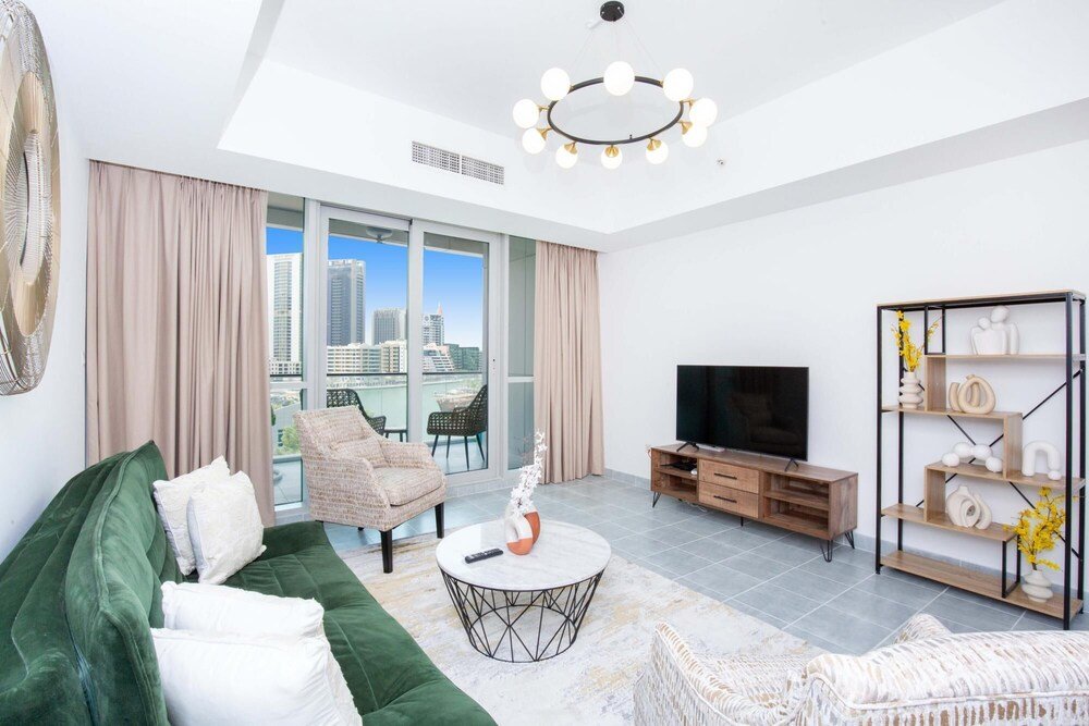 Дубай: The Waves Exude Luxury 1 BR Waterfront
