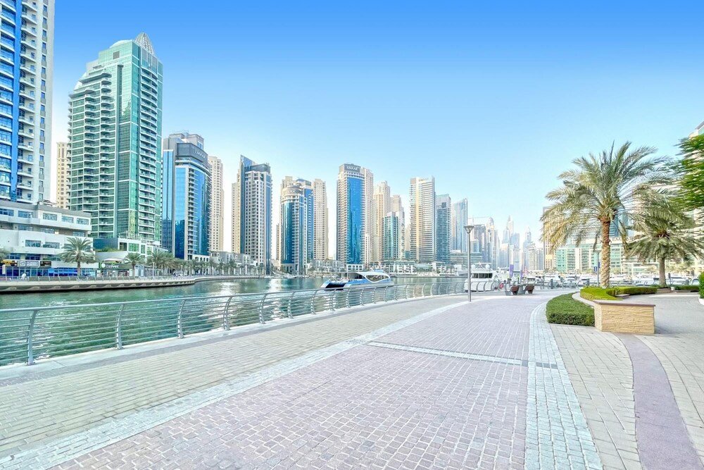 Дубай: The Waves Exude Luxury 1 BR Waterfront