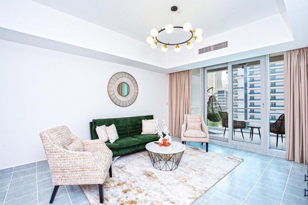 Дубай: The Waves Exude Luxury 1 BR Waterfront