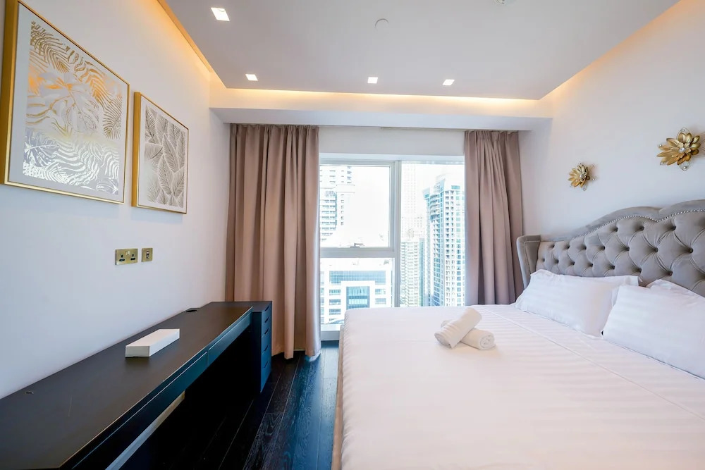 Дубай: Tanin - Stunning Fendi Apt for 8 Facing Palm Jumeirah