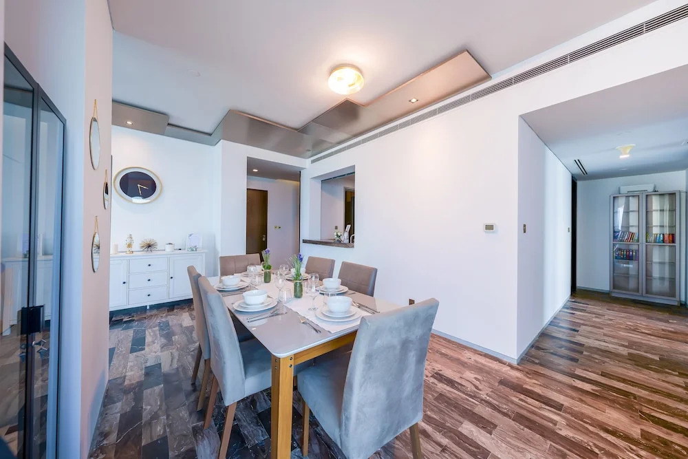 Дубай: Tanin - Stunning Fendi Apt for 8 Facing Palm Jumeirah